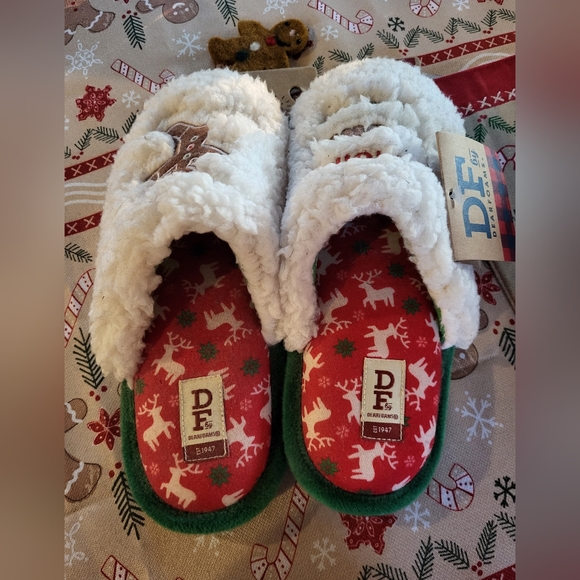 NWT DF by Dearforms Gingerbread Official Cookie Tester Slippers. Never worn. - Picture 2 of 4